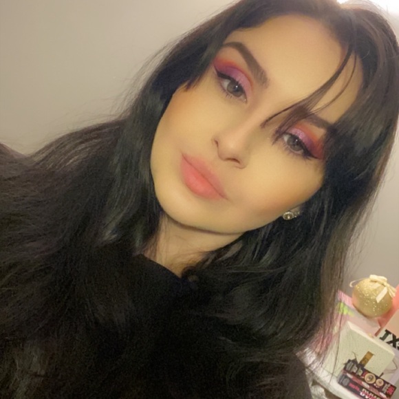 Meet your Posher, Karissa - Picture 2 of 3